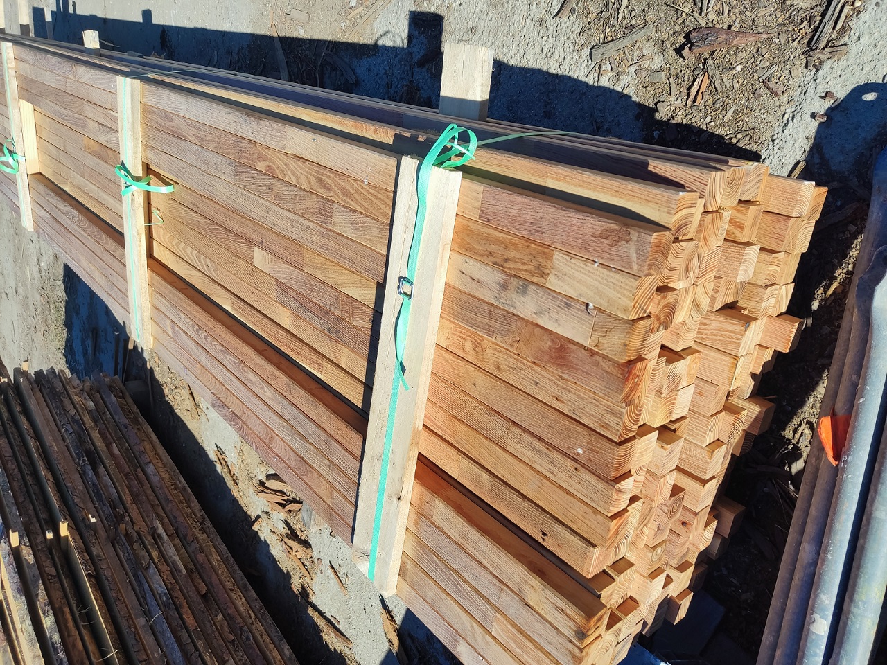 Výhody akátového dřeva: praktický průvodce